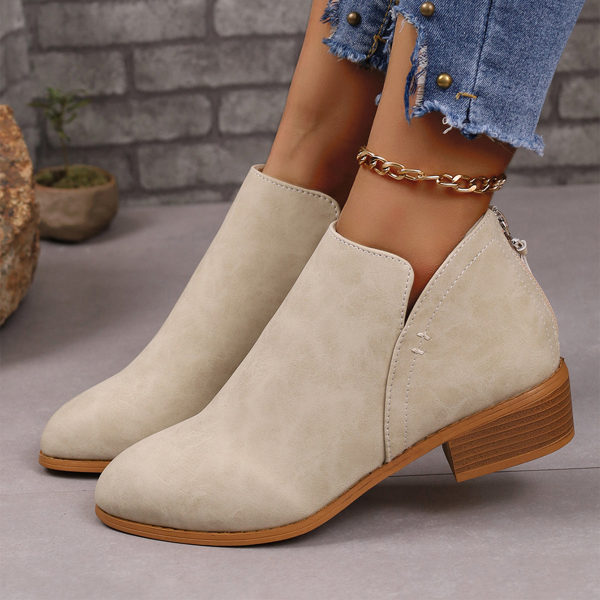 Women's Chunky Heel Pointed Toe Ankle Boots With V-cut Design